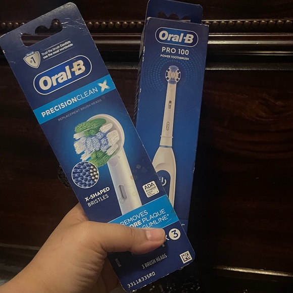 Oral-B Other - Oral B Pro 100 Electric Toothbrush -